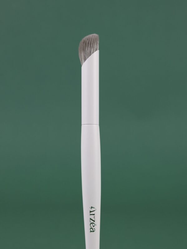 Aura concealer brush